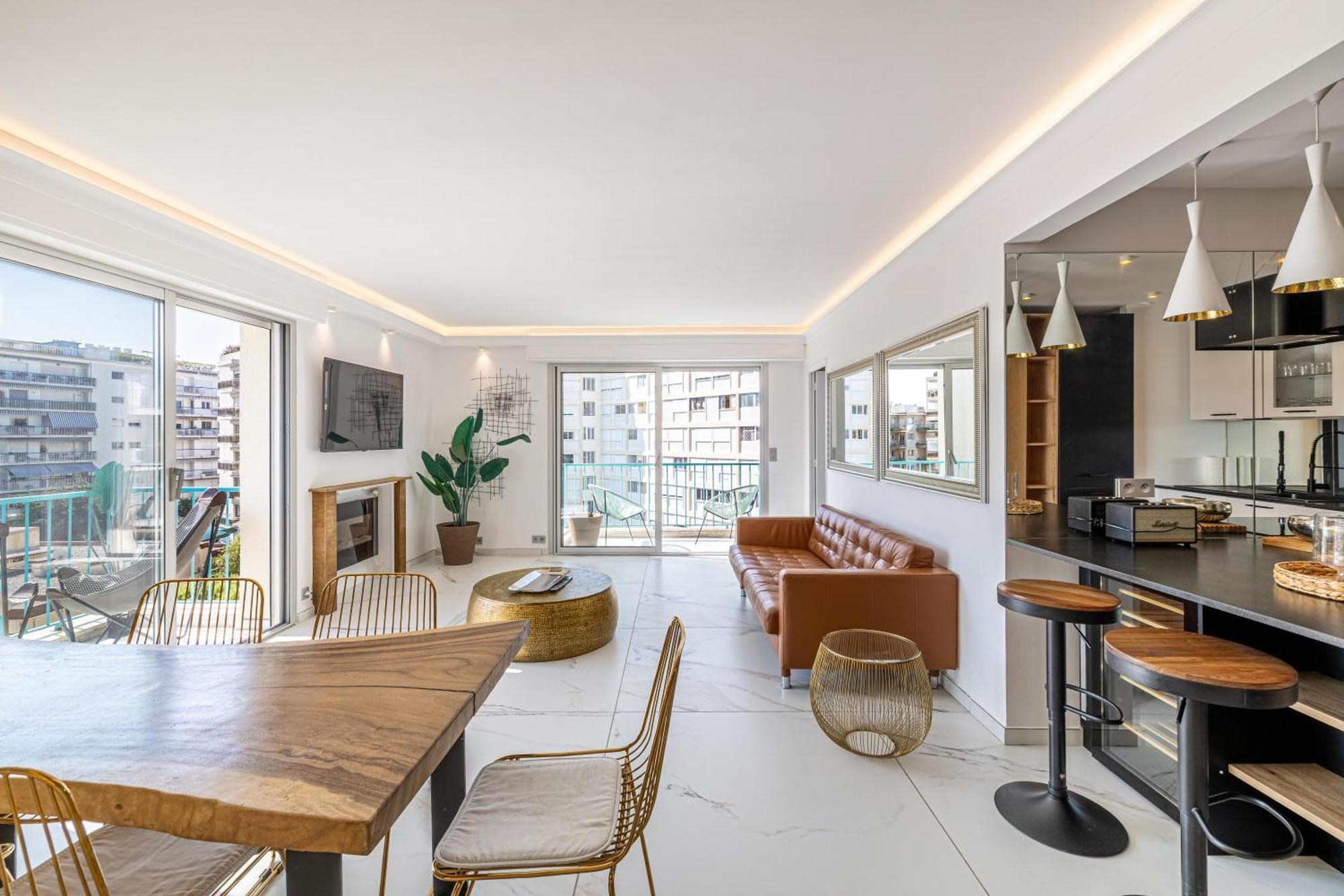 Modern - 3br- 6p - Palm Beah Apartment *