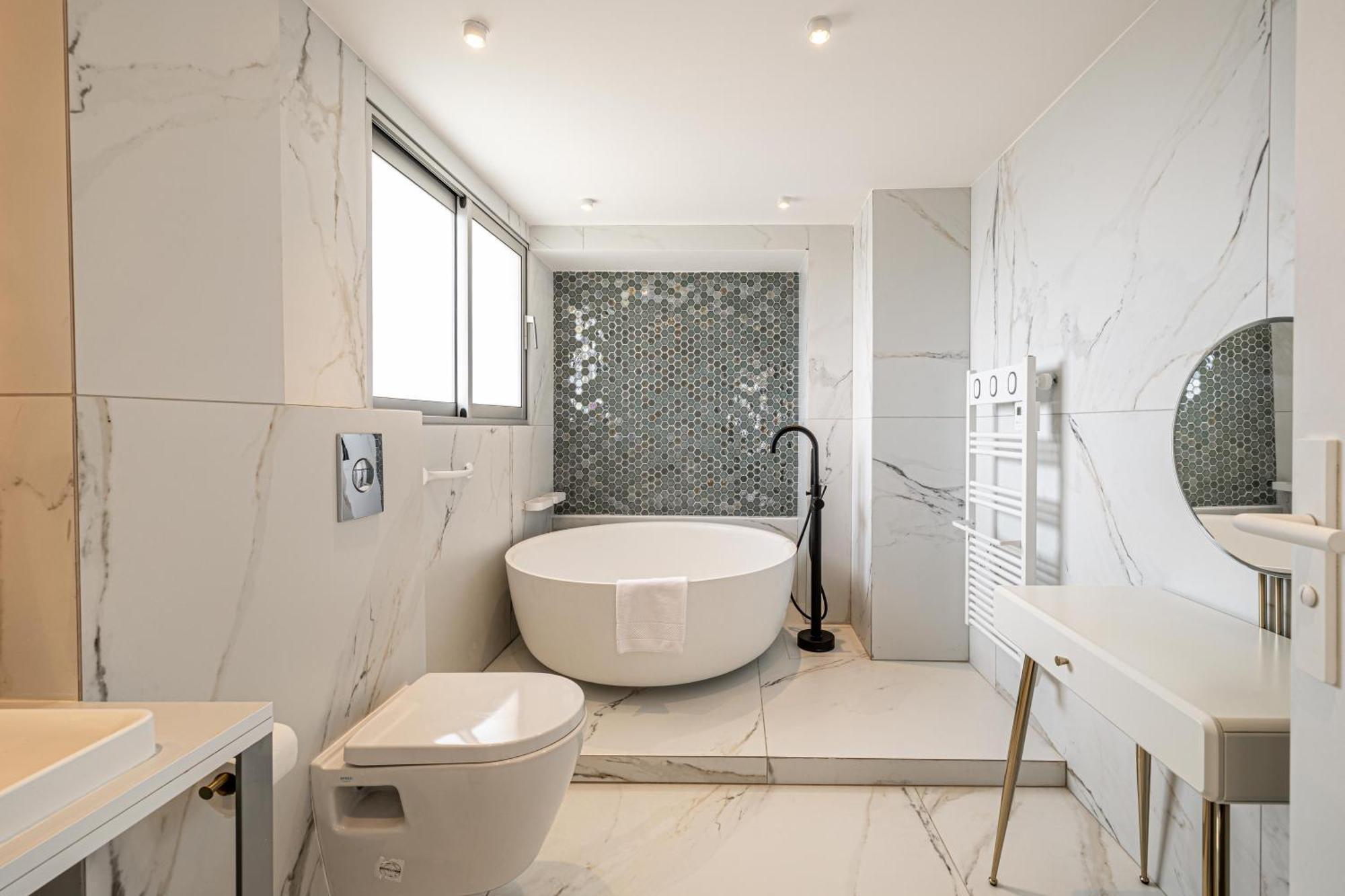Modern - 3br- 6p - Palm Beah Apartment